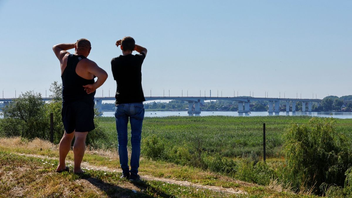 Rusové posilují ochranu mostů přes Dněpr